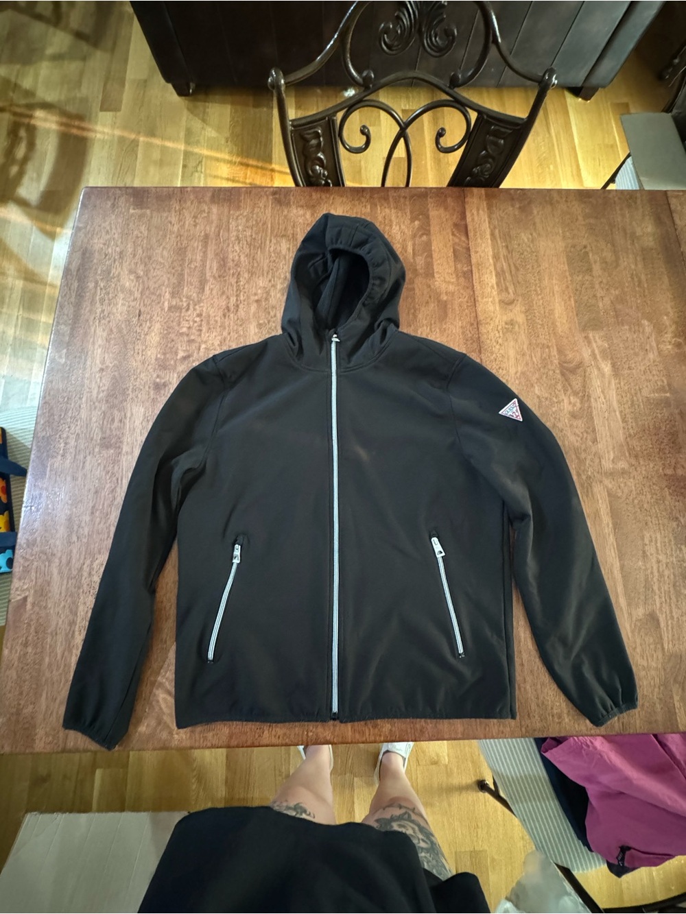 Men’s Guess softshell jacket/ windbreaker with hood in black, size large